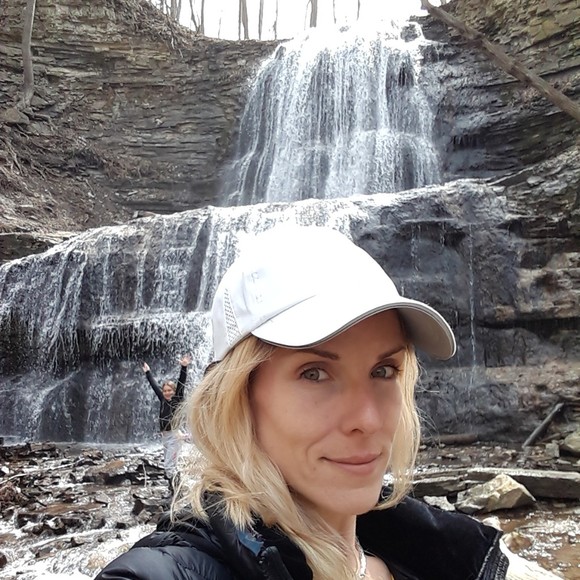 Meet your Posher, Stephanie - Picture 1 of 1